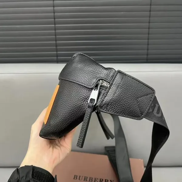 【2026】【BURBERRY 公式旗艦店】バーバリー 胸ポケット  当日出荷 好評に付き再入荷！28*19CM