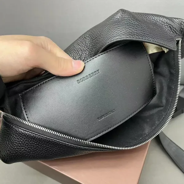 【2026】【BURBERRY 公式旗艦店】バーバリー 胸ポケット  当日出荷 好評に付き再入荷！28*19CM