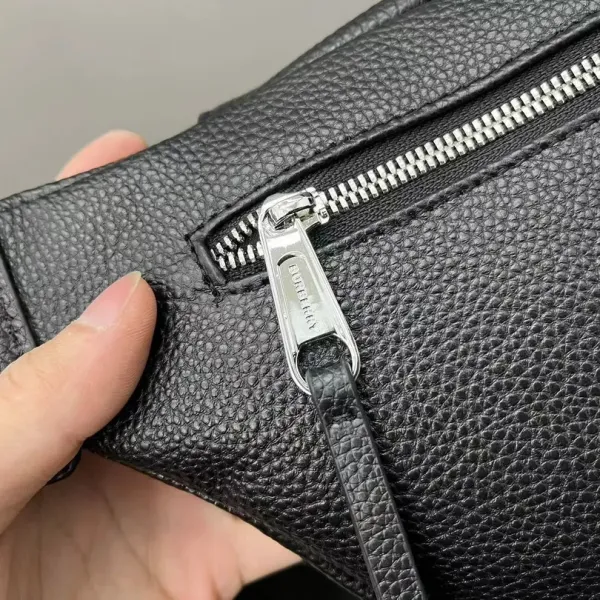 【2026】【BURBERRY 公式旗艦店】バーバリー 胸ポケット  当日出荷 好評に付き再入荷！28*19CM