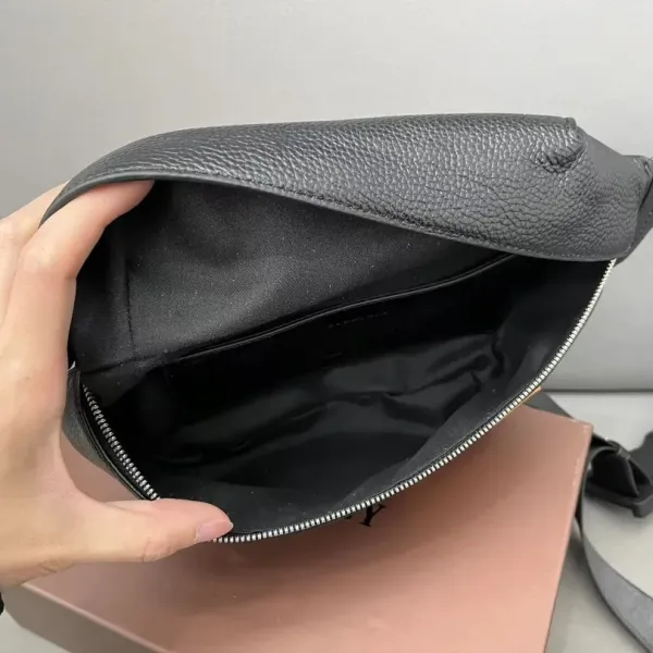 【2026】【BURBERRY 公式旗艦店】バーバリー 胸ポケット  当日出荷 好評に付き再入荷！28*19CM