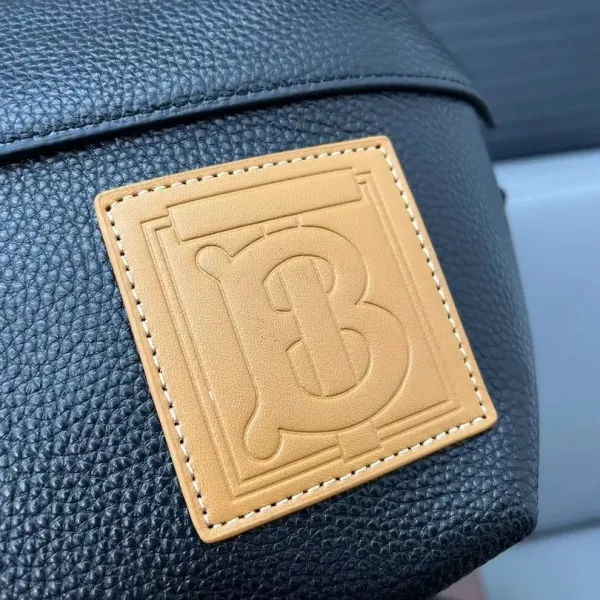 【2026】【BURBERRY 公式旗艦店】バーバリー 胸ポケット  当日出荷 好評に付き再入荷！28*19CM