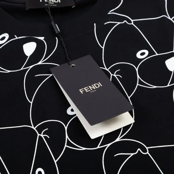 【2026】【FENDI 公式旗艦店】フェンディ  Tシャツ ご好評に付き再入荷！