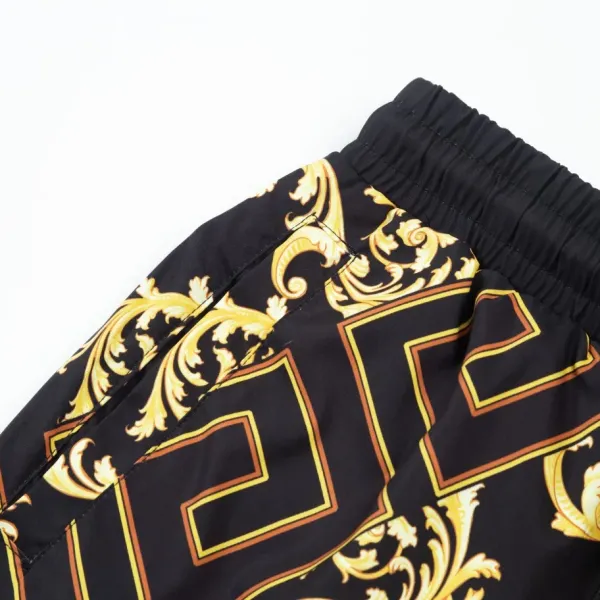 【2026】【VERSACE  公式旗艦店】ヴェルサーチ  ショートパンツ  ご好評に付き再入荷！
