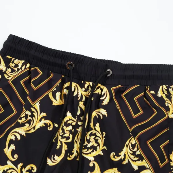 【2026】【VERSACE  公式旗艦店】ヴェルサーチ  ショートパンツ  ご好評に付き再入荷！