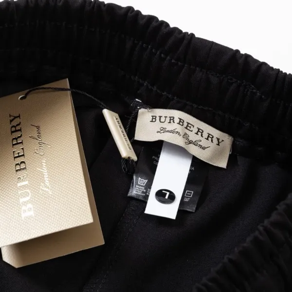 【2026】【BURBERRY  公式旗艦店】バーバリー  ショートパンツ  ご好評に付き再入荷！