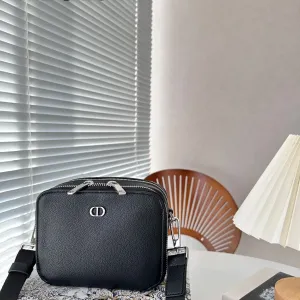 【2026】【DIOR公式旗艦店】ディオール  斜めがけバッグ 当日出荷 好評に付き再入荷！17*13CM