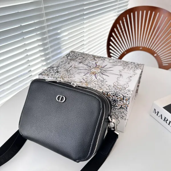 【2026】【DIOR公式旗艦店】ディオール  斜めがけバッグ 当日出荷 好評に付き再入荷！17*13CM