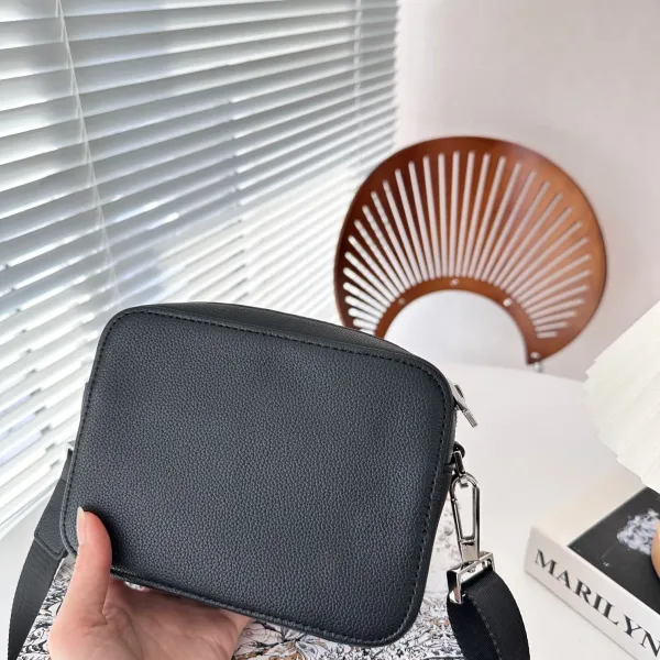 【2026】【DIOR公式旗艦店】ディオール  斜めがけバッグ 当日出荷 好評に付き再入荷！17*13CM