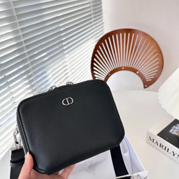 【2026】【DIOR公式旗艦店】ディオール  斜めがけバッグ 当日出荷 好評に付き再入荷！17*13CM