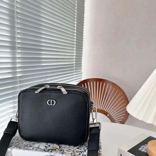 【2026】【DIOR公式旗艦店】ディオール  斜めがけバッグ 当日出荷 好評に付き再入荷！17*13CM