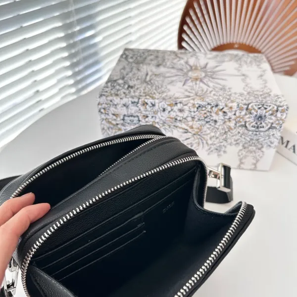 【2026】【DIOR公式旗艦店】ディオール  斜めがけバッグ 当日出荷 好評に付き再入荷！17*13CM