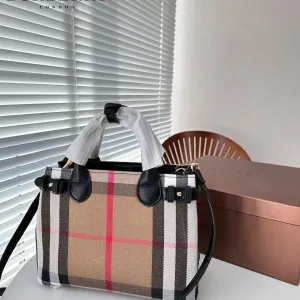 【2026】【BURBERRY 公式旗艦店】バーバリー  斜めがけバッグ 当日出荷 好評に付き再入荷！24*20CM