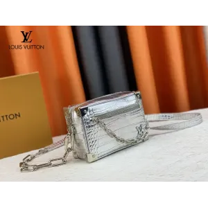 【2026】LV【LOUIS VUITTON 公式旗艦店】ルイヴィトン 斜めがけバッグ当日出荷 好評に付き再入荷!18.5*13*8CM 【2026】LV【LOUIS VUITTON 公式旗艦店】ルイヴィトン 斜めがけバッグ当日出荷 好評に付き再入荷!18.5*13*8CM