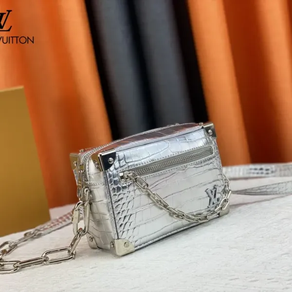 【2026】LV【LOUIS VUITTON 公式旗艦店】ルイヴィトン  斜めがけバッグ当日出荷 好評に付き再入荷！18.5*13*8CM