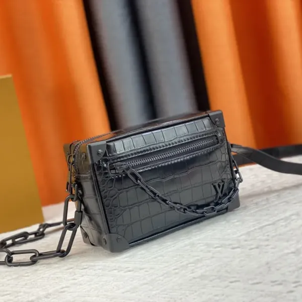 【2026】LV【LOUIS VUITTON 公式旗艦店】ルイヴィトン  斜めがけバッグ当日出荷 好評に付き再入荷！18.5*13*8CM