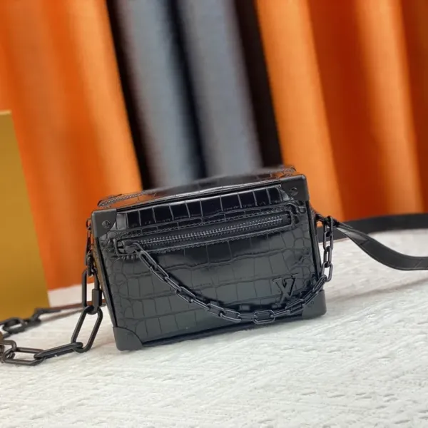 【2026】LV【LOUIS VUITTON 公式旗艦店】ルイヴィトン  斜めがけバッグ当日出荷 好評に付き再入荷！18.5*13*8CM