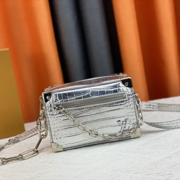 【2026】LV【LOUIS VUITTON 公式旗艦店】ルイヴィトン  斜めがけバッグ当日出荷 好評に付き再入荷！18.5*13*8CM