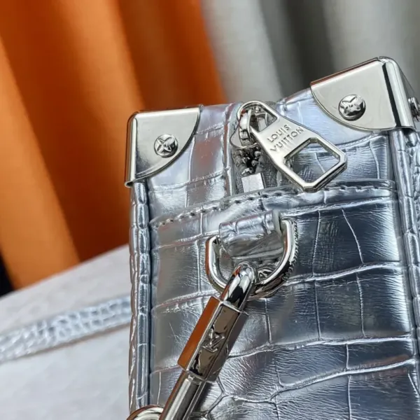 【2026】LV【LOUIS VUITTON 公式旗艦店】ルイヴィトン  斜めがけバッグ当日出荷 好評に付き再入荷！18.5*13*8CM