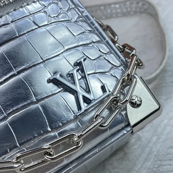 【2026】LV【LOUIS VUITTON 公式旗艦店】ルイヴィトン  斜めがけバッグ当日出荷 好評に付き再入荷！18.5*13*8CM