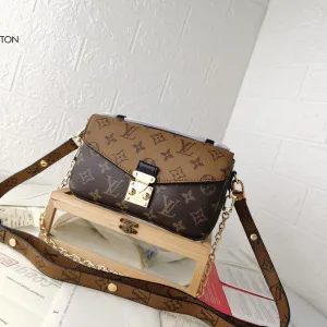 【2026】LV【LOUIS VUITTON 公式旗艦店】ルイヴィトン  斜めがけバッグ当日出荷 好評に付き再入荷！21.5*6*13.5CM