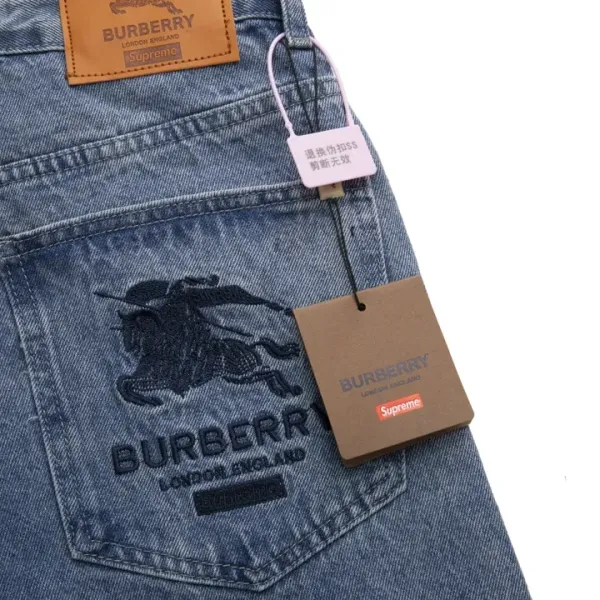 【2026】【BURBERRY 公式旗艦店】バーバリー   ジーパン  ご好評に付き再入荷！