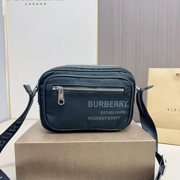 【2026】【BURBERRY 公式旗艦店】バーバリー   斜めがけバッグ 当日出荷 好評に付き再入荷！24*17CM