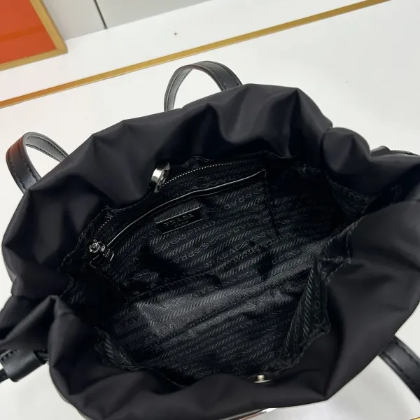 【2026】【PRADA  公式旗艦店】プラダ   ハンドバッグ  当日出荷 好評に付き再入荷！28*22*8CM