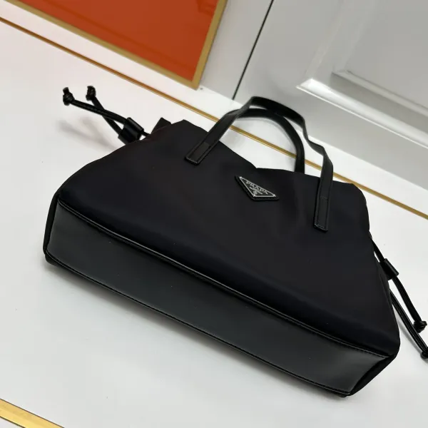 【2026】【PRADA  公式旗艦店】プラダ   ハンドバッグ  当日出荷 好評に付き再入荷！28*22*8CM