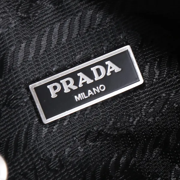 【2026】【PRADA  公式旗艦店】プラダ   斜めがけバッグ  当日出荷 好評に付き再入荷！22*16*6CM