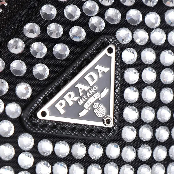 【2026】【PRADA  公式旗艦店】プラダ   斜めがけバッグ  当日出荷 好評に付き再入荷！22*16*6CM
