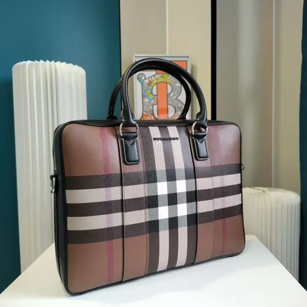 【2026】【BURBERRY 公式旗艦店】バーバリー   ハンドバッグ 当日出荷 好評に付き再入荷！37*27*7CM