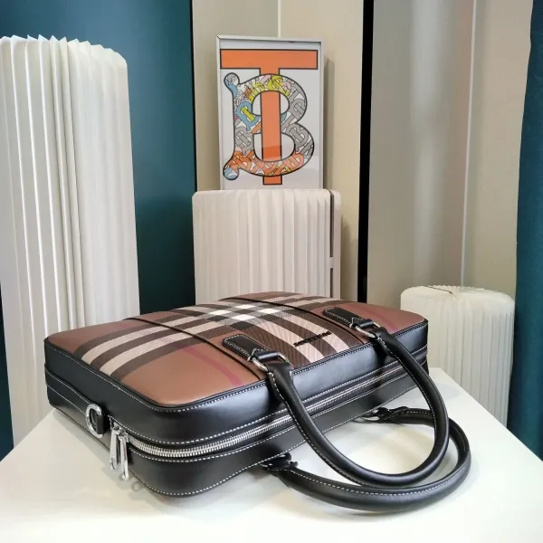 【2026】【BURBERRY 公式旗艦店】バーバリー   ハンドバッグ 当日出荷 好評に付き再入荷！37*27*7CM