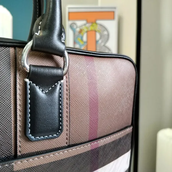 【2026】【BURBERRY 公式旗艦店】バーバリー   ハンドバッグ 当日出荷 好評に付き再入荷！37*27*7CM