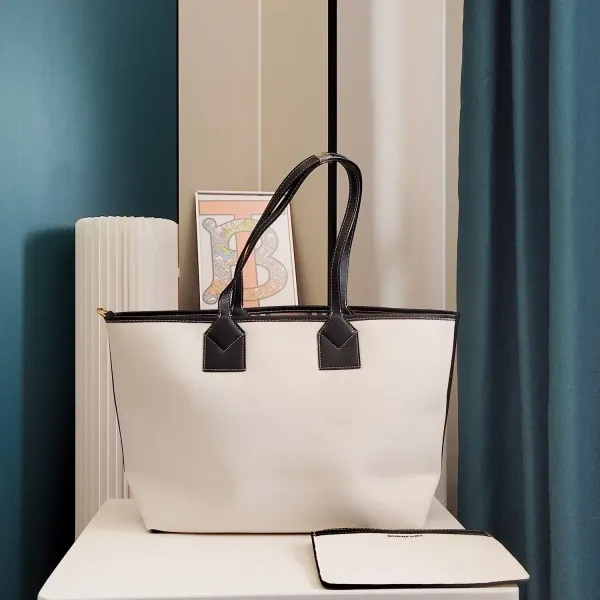 【2026】【BURBERRY 公式旗艦店】バーバリー   ハンドバッグ 当日出荷 好評に付き再入荷！35*16*29CM