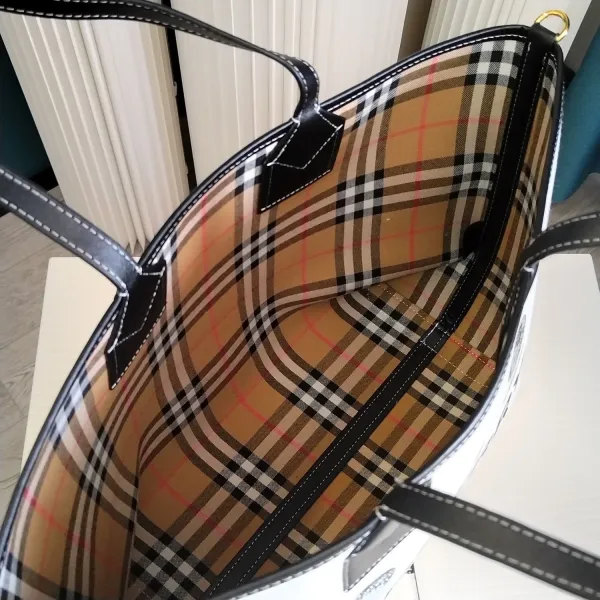 【2026】【BURBERRY 公式旗艦店】バーバリー   ハンドバッグ 当日出荷 好評に付き再入荷！35*16*29CM