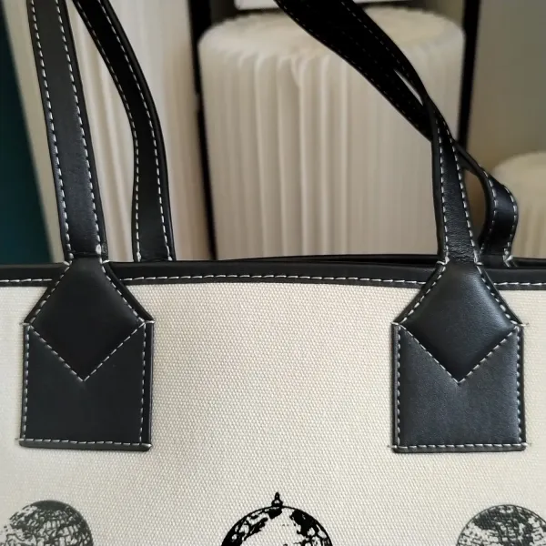 【2026】【BURBERRY 公式旗艦店】バーバリー   ハンドバッグ 当日出荷 好評に付き再入荷！35*16*29CM