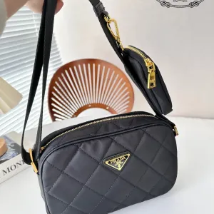 【2026】【PRADA 公式旗艦店】 プラダ  斜めがけバッグ当日出荷 好評に付き再入荷24*16CM