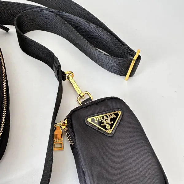 【2026】【PRADA 公式旗艦店】 プラダ  斜めがけバッグ当日出荷 好評に付き再入荷24*16CM