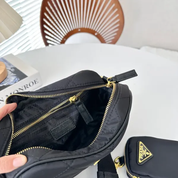 【2026】【PRADA 公式旗艦店】 プラダ  斜めがけバッグ当日出荷 好評に付き再入荷24*16CM