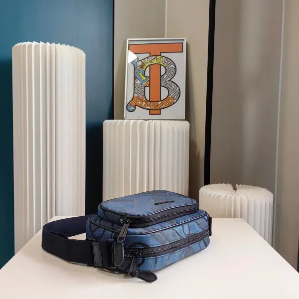 【2026】【BURBERRY  公式旗艦店】バーバリー 斜めがけバッグ 当日出荷 好評に付き再入荷！22*16CM