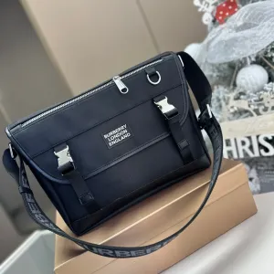 【2026】【BURBERRY  公式旗艦店】バーバリー 斜めがけバッグ 当日出荷 好評に付き再入荷！28*12*21CM