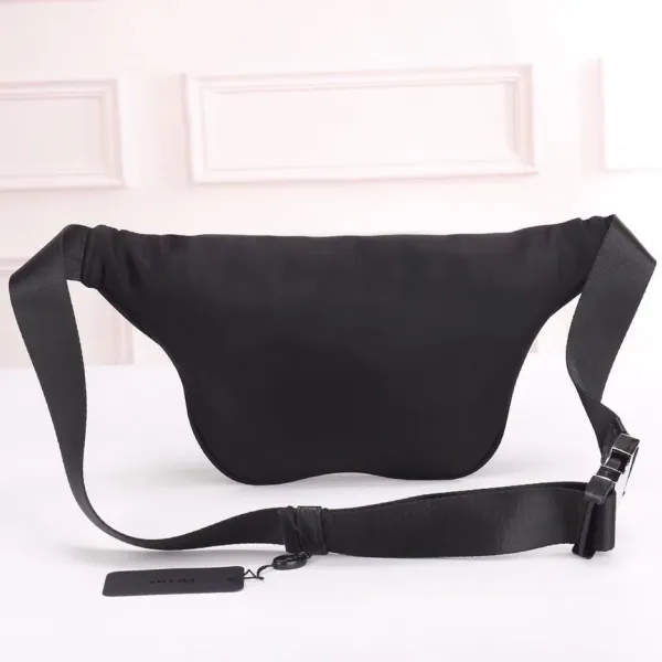 【2026】【PRADA  公式旗艦店】プラダ  ウエストポーチ 当日出荷 好評に付き再入荷！30*17*6CM