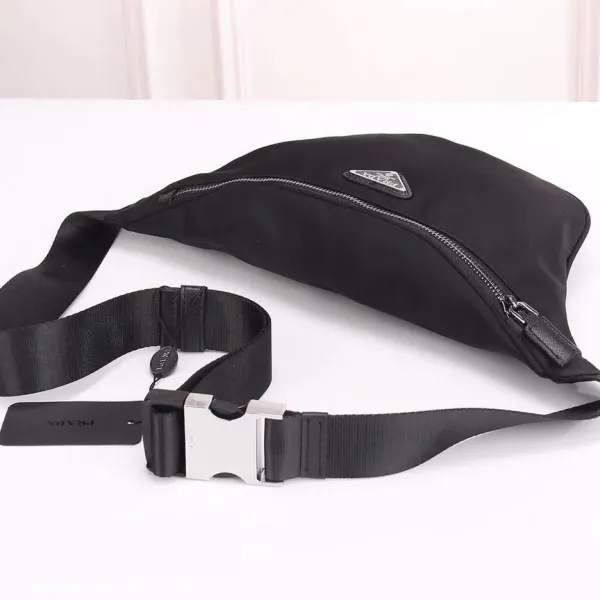 【2026】【PRADA  公式旗艦店】プラダ  ウエストポーチ 当日出荷 好評に付き再入荷！30*17*6CM
