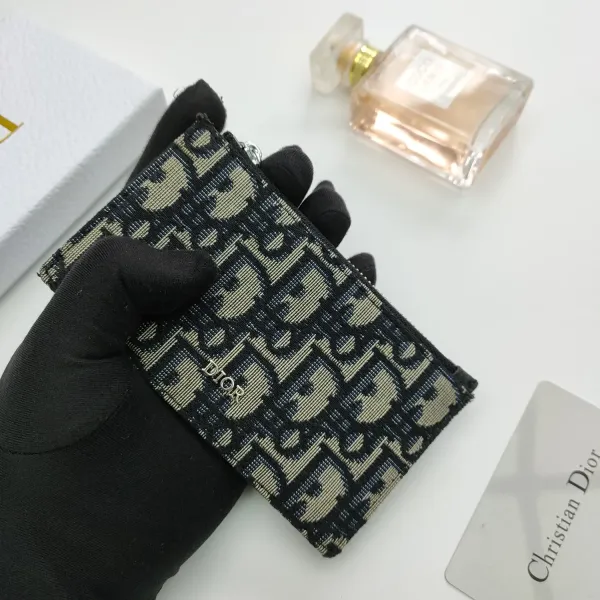 【2026】【DIOR 公式旗艦店】ディオール 財布  当日出荷 好評に付き再入荷！13.2*7.5CM