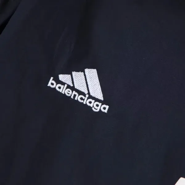 【2026】【BALENCIAGA  公式旗艦店】バレンシアガ   シャツ   ご好評に付き再入荷！