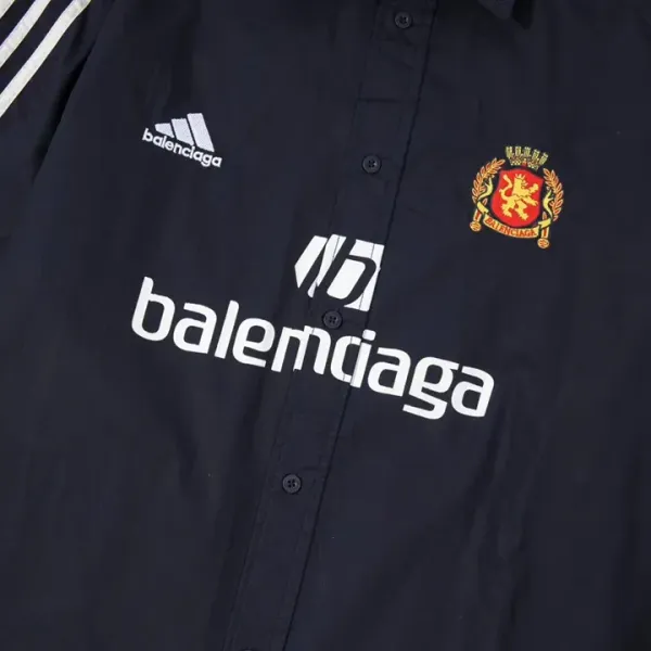 【2026】【BALENCIAGA  公式旗艦店】バレンシアガ   シャツ   ご好評に付き再入荷！