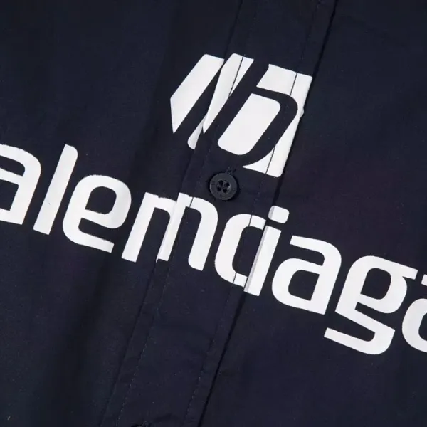 【2026】【BALENCIAGA  公式旗艦店】バレンシアガ   シャツ   ご好評に付き再入荷！