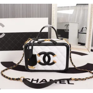 【2026】【CHANEL 公式旗艦店】シャネル  斜めがけバッグ 当日出荷好評に付き再入荷21*16*10CM