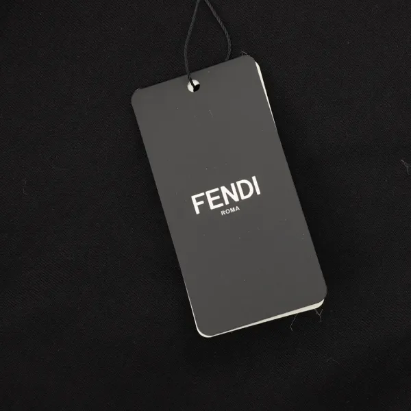【2026】【FENDI 公式旗艦店】フェンディ丸首の衛衣 スウェット ご好評に付き再入荷! 【2026】【FENDI 公式旗艦店】フェンディ丸首の衛衣 スウェット ご好評に付き再入荷!
