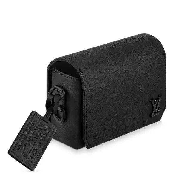 【2026】LV 【残り僅か】Louis Vuitton ウエアラブルウォレット ショルダー M82085M82086 17.3 x 12 x 7 cm 【2026】LV 【残り僅か】Louis Vuitton ウエアラブルウォレット ショルダー M82085M82086 17.3 x 12 x 7 cm